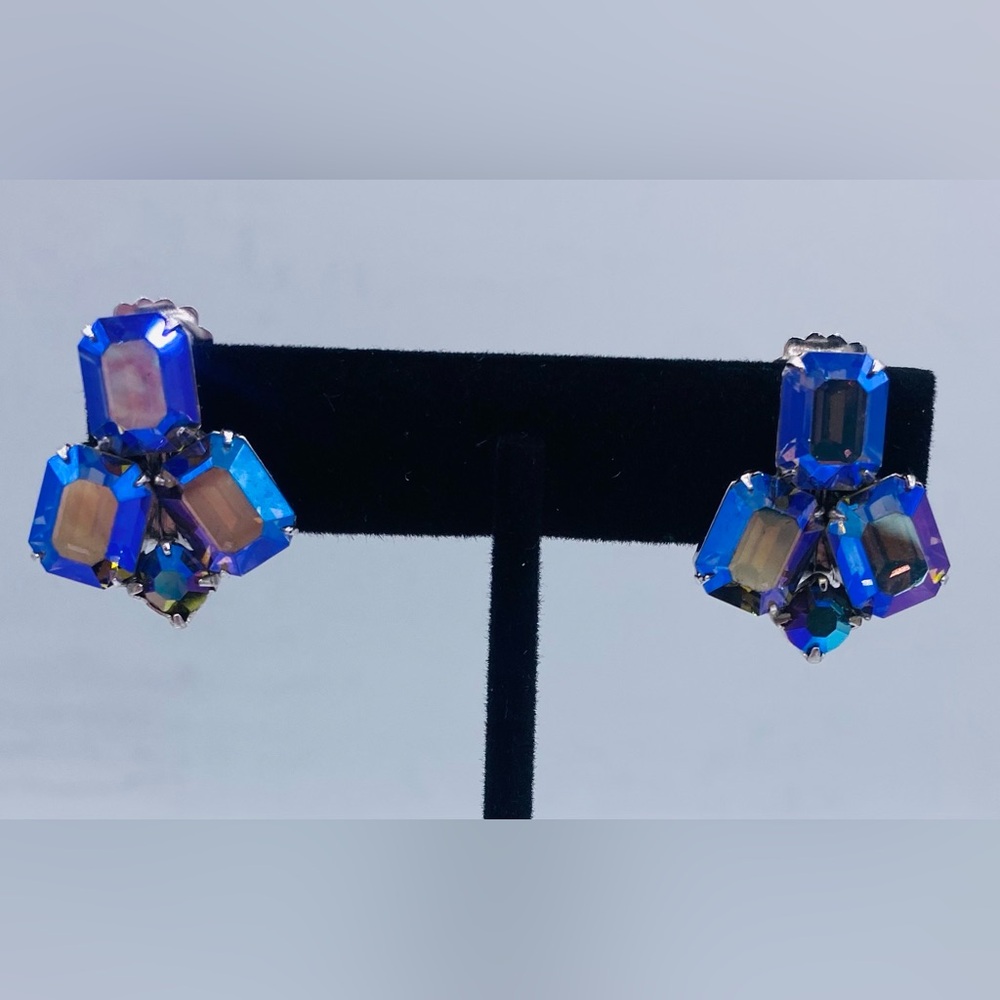Vintage Weiss Silver Tone Blue/Purple Aurora Borealis Rhinestone Clip On Earring